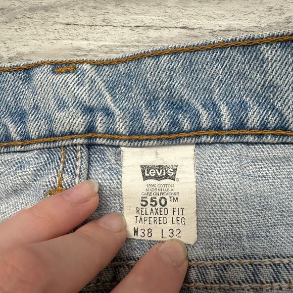 Vintage 90s Levis 550 Light Wash Blue Mens 38x32 Relaxed Taper Jeans Red Tab USA - Picture 4 of 12
